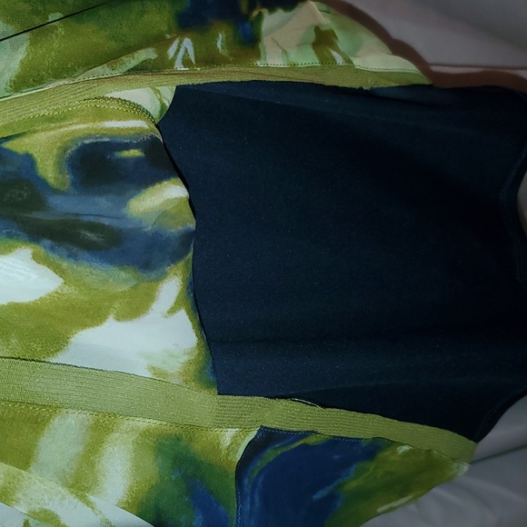 Vera Wang sleeveless blouse - Picture 4 of 9